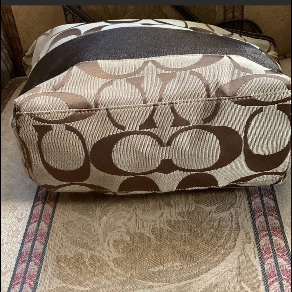 Medium sized Coach Tote